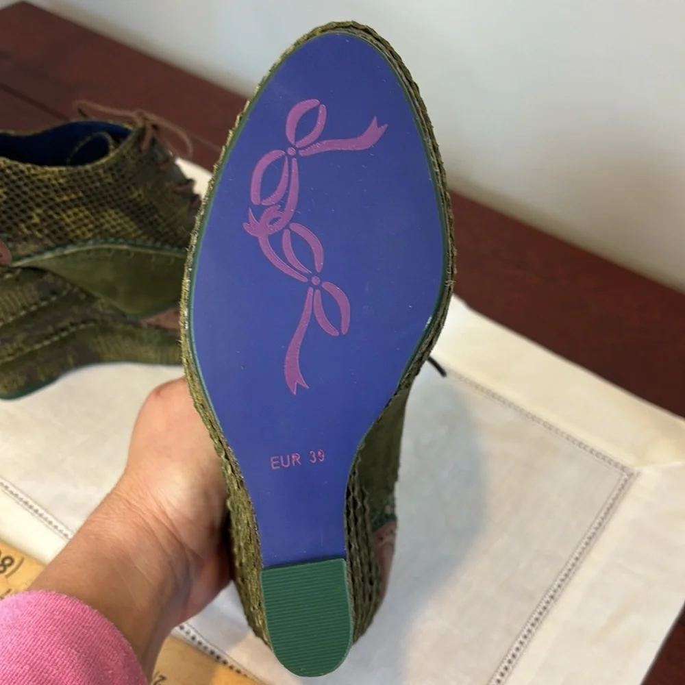 POETIC LICENSE Wild Safari wingtip wedges
EU Size 39 (8.5) New No Box - Picture 8 of 13